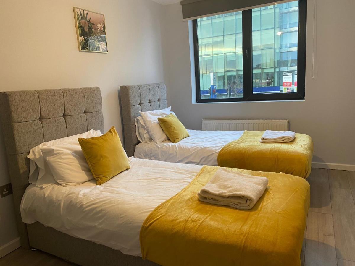 Cosy Flats Near Heathrow, Group Bookings Available With Parking Space Hounslow Exterior foto